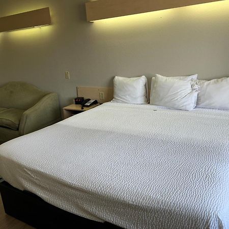 Days Inn & Suites By Wyndham Hutchinson Luaran gambar