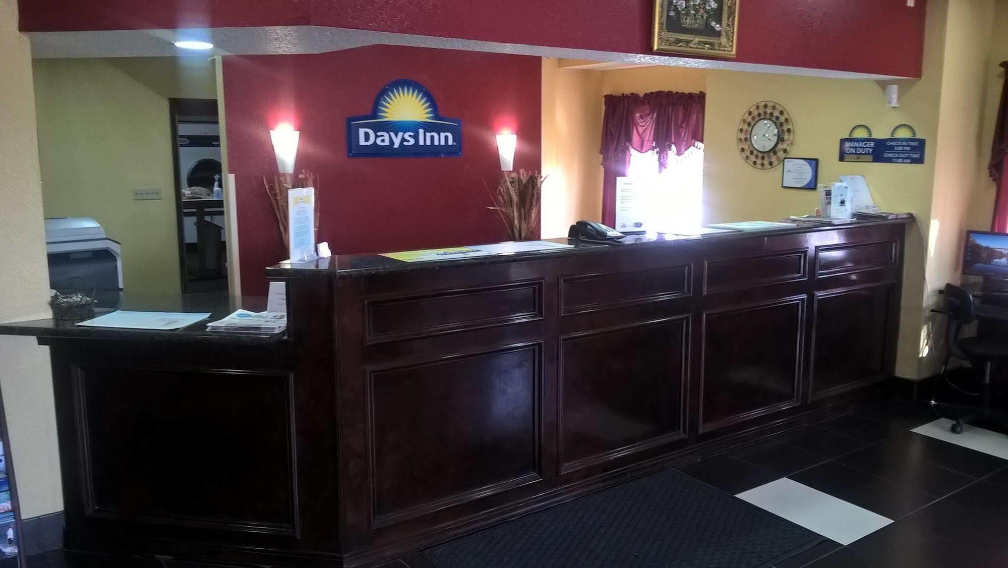 Days Inn & Suites By Wyndham Hutchinson Luaran gambar